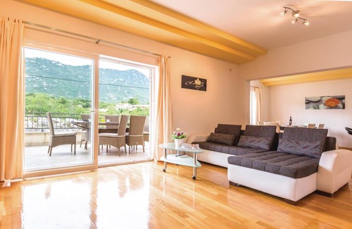 Vrgorac House | 205 m² House ∙ 4 bedrooms ∙ 8 guests