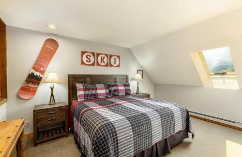 Keystone Apartment | 2054 The Pines Condo