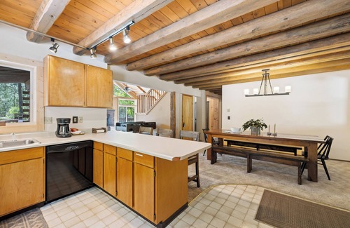Cascade House | 208 Escape - Quiet, private, cabin on 5-acres - Trails - WiFi - Fireplace - Family Getaway