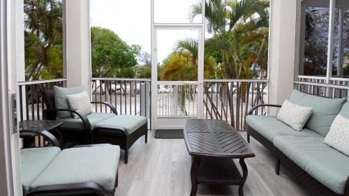 Rock Harbor Apartment | 208 Mariners Club