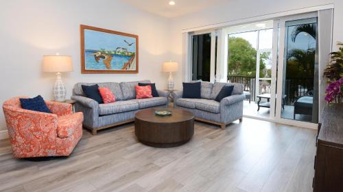 Rock Harbor Apartment | 208 Mariners Club