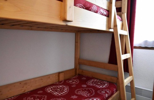 Pralognan-la-Vanoise Apartment | 20m from ski slopes, 1st floor, balcony, parking, tv, ski locker, 40m², Pralognan-la-Vanoise