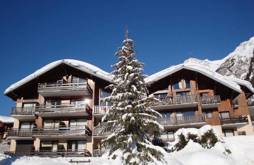 Pralognan-la-Vanoise Apartment | 20m from ski slopes, 1st floor, balcony, parking, tv, ski locker, 40m², Pralognan-la-Vanoise
