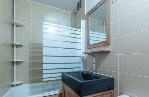 Aime Apartment | 20m from resort center, 2nd floor, view valley, balcony, tv, 30m², La Plagne