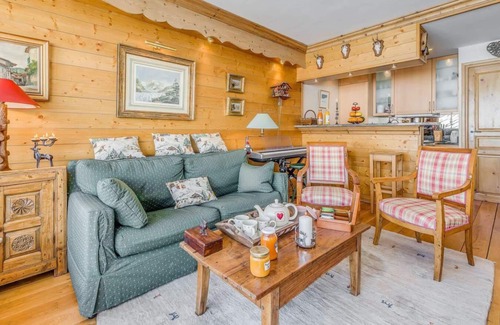 Tignes le Lac Apartment | 20m from resort center, 7th floor, view lake, balcony, tv, ski locker, 55m², Tignes