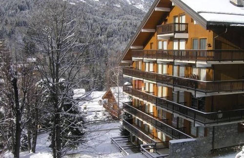 Meribel Centre Apartment | 20m from ski slopes, 2nd floor, view mountain, balcony, tv, ski locker, 40m², Méribel