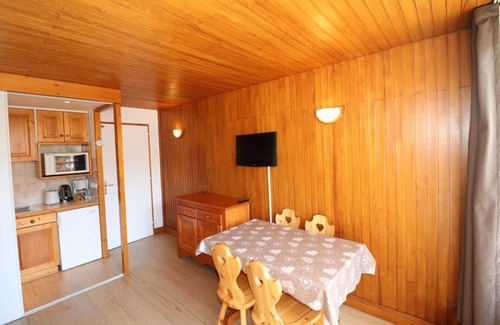 Tignes le Lac Apartment | 20m from ski slopes, 2nd floor, balcony, tv, ski locker, 31m², Tignes