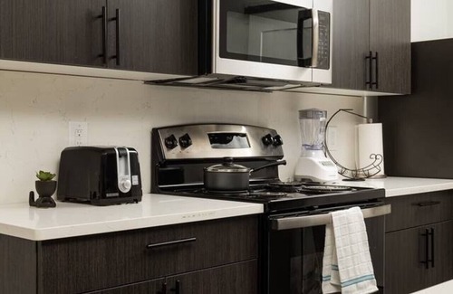 Whitestown Apartment | 20mins DT Indy| Sleeps 5 | Radiant Vibes Spacious
