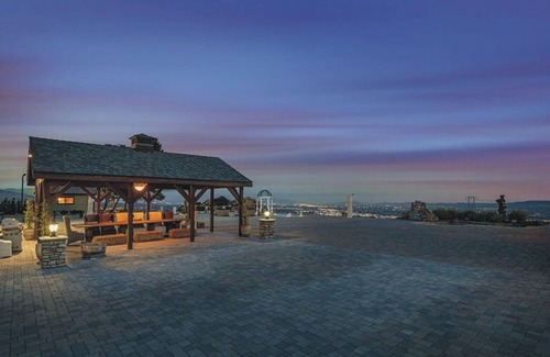 Chatsworth House | 21+ Acre Private Retreat with Breathtaking Views of Los Angeles