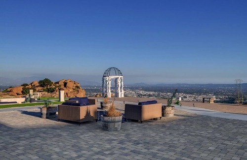 Chatsworth House | 21+ Acre Private Retreat with Breathtaking Views of Los Angeles