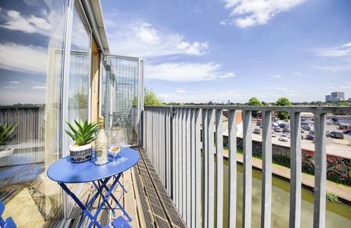 Coventry House | 21 Cable Yard- Sylish, modern and central house