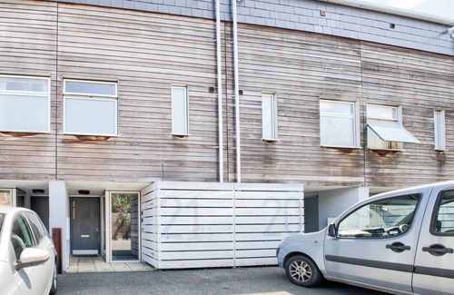Coventry House | 21 Cable Yard- Sylish, modern and central house