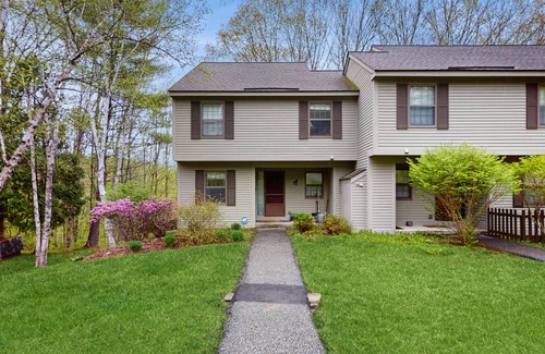 West Hartford Condo | 210 m² Condo ∙ 4 bedrooms ∙ 8 guests