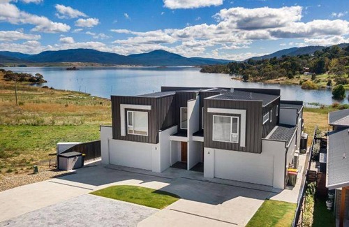 East Jindabyne House | 210 m² House ∙ 4 bedrooms ∙ 10 guests