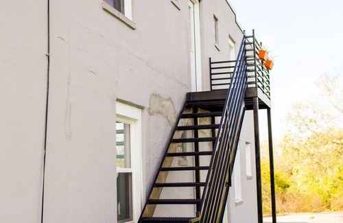 Williamstown Apartment | 211 Paris St Suites are just minutes from The Ark Encounter