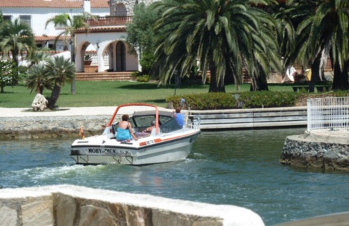 Empuriabrava Ski Chalet | 214-Nice fisher house and canal's view