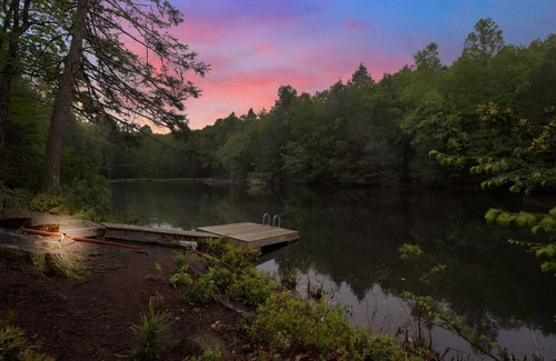 Henryville House | 215 Coolidge · Leisure-Filled Lakehouse w/Hot Tub, GameRoom, Sauna & More