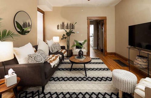 Old North Columbus House | 2174 Summit · Spacious Sanctuary, HUGE 5 BED centrally located