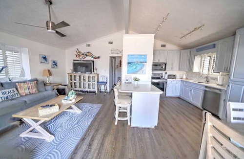 Lower Grand Lagoon House | 219 Squid Lane -3 Bedrooms - Includes 2 Golf Cart & Beach Chairs
