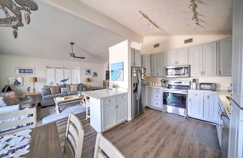 Lower Grand Lagoon House | 219 Squid Lane -3 Bedrooms - Includes 2 Golf Cart & Beach Chairs