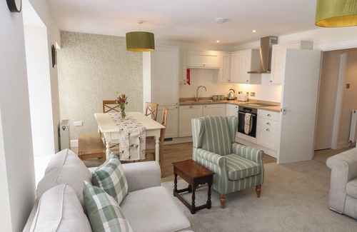 Jedburgh Cottage | 21A HIGH STREET, pet friendly in Jedburgh