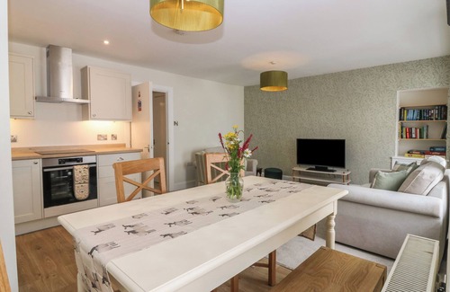 Jedburgh Cottage | 21A HIGH STREET, pet friendly in Jedburgh