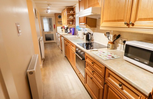 Nettleham Cottage | 22 BECKSIDE, family friendly, character holiday cottage in Nettleham