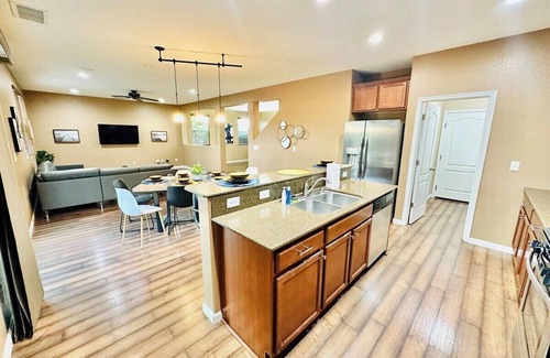 Reno House | 22 Mins to Ski/Long Driveway/9 Beds/6TVs/Sleeps16
