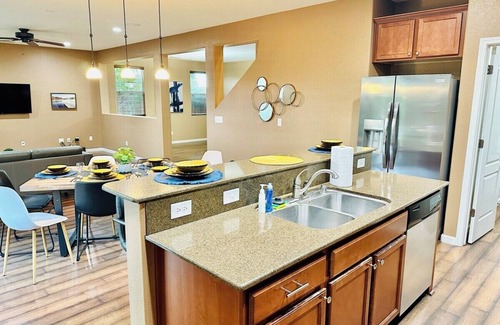 Reno House | 22 Mins to Ski/Long Driveway/9 Beds/6TVs/Sleeps16