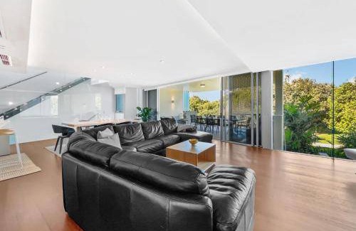 Marcoola House | 220 m² House ∙ 3 bedrooms ∙ 8 guests