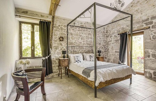 Roquebrune House | 220 m² House ∙ 4 bedrooms ∙ 8 guests