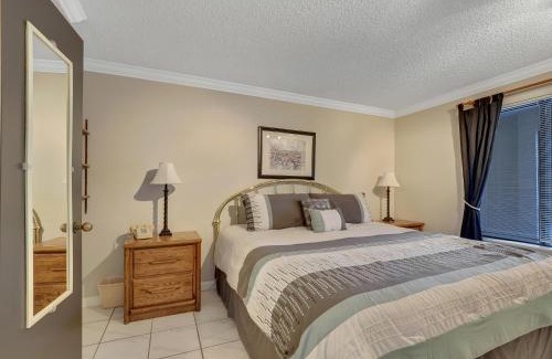 Charlevoix House | 223 Edgewater Inn