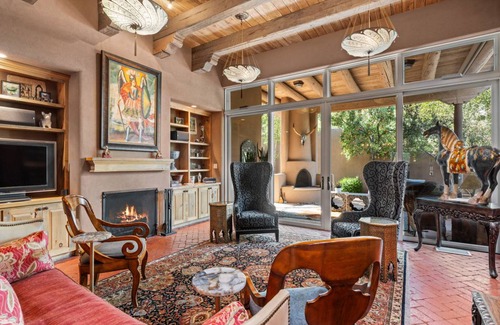 Historic Eastside House | 223 m² House ∙ 2 bedrooms ∙ 4 guests