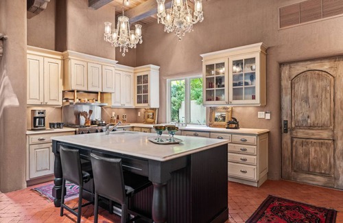 Historic Eastside House | 223 m² House ∙ 2 bedrooms ∙ 4 guests