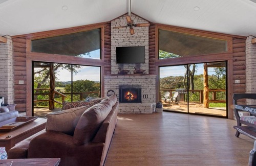 Kerrville House | 228 m² House ∙ 4 bedrooms ∙ 9 guests