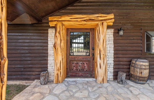 Kerrville House | 228 m² House ∙ 4 bedrooms ∙ 9 guests