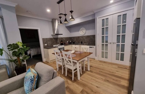 South Albury House | 229 - The Pool House