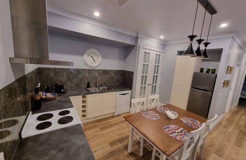 South Albury House | 229 - The Pool House