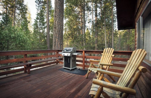 North Wawona Cabin | 23 Arnett's Cabin at The Redwoods In Yosemite