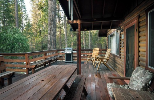 North Wawona Cabin | 23 Arnett's Cabin at The Redwoods In Yosemite