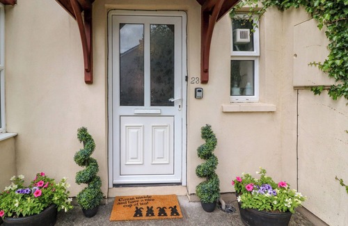 Skibbereen Cottage | 23 COIS CAOL, pet friendly, with a garden in Skibbereen, County Cork