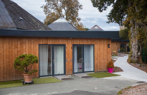 Bouchemaine House | 23-House-Family-Ensuite with Shower-Courtyard view