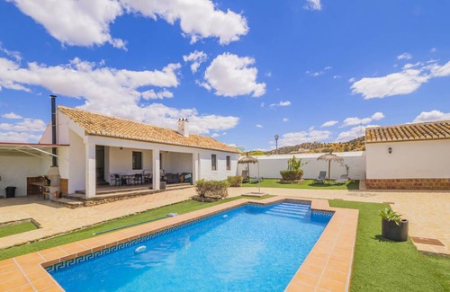 Alora Cottage | 230 m² Cabin ∙ 6 bedrooms ∙ 12 guests