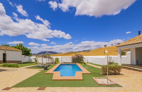 Alora Cottage | 230 m² Cabin ∙ 6 bedrooms ∙ 12 guests