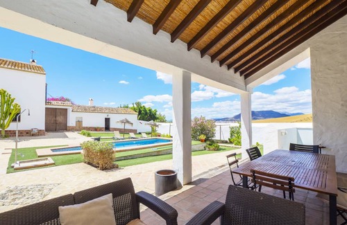 Alora Cottage | 230 m² Cabin ∙ 6 bedrooms ∙ 12 guests