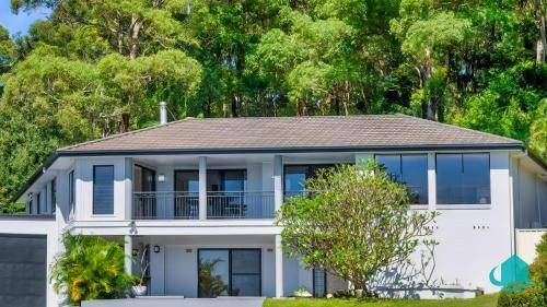 Caves Beach House | 230 m² House ∙ 6 bedrooms ∙ 12 guests