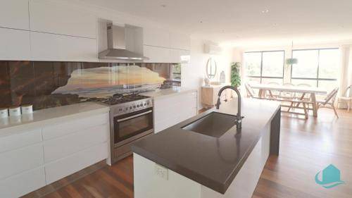 Caves Beach House | 230 m² House ∙ 6 bedrooms ∙ 12 guests