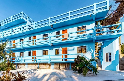 Caye Caulker Hotel | 230 m² Motel ∙ 8 bedrooms ∙ 21 guests