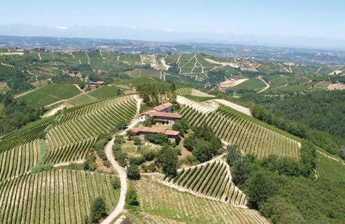 Trezzo Tinella Villa | 230 m² Villa ∙ 5 bedrooms ∙ 13 guests