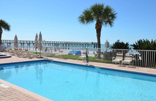 Redington Beach Condo | 232 m² Condo ∙ 3 bedrooms ∙ 6 guests
